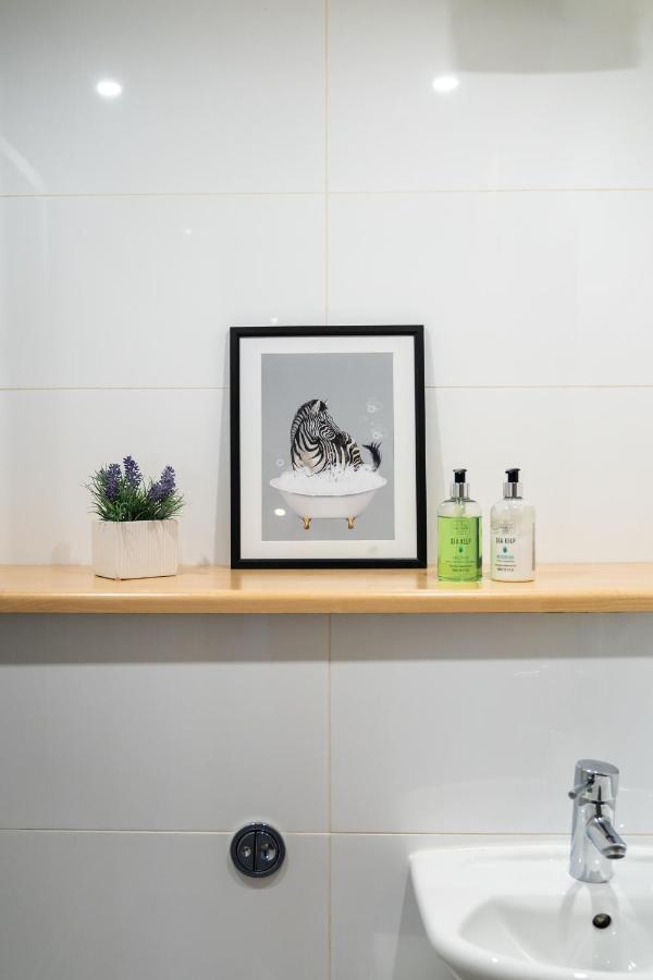 City View - A Stunning 2 Bed Apartment Glasgow Eksteriør bilde